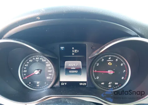 2015 Mercedes-Benz C 300 4Matic z USA, uszkodzony, nr VIN 55SWF4KB1FU039770